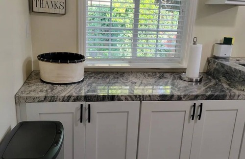 Bakersfield House | Charming Hideaway