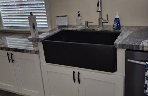 Bakersfield House | Charming Hideaway