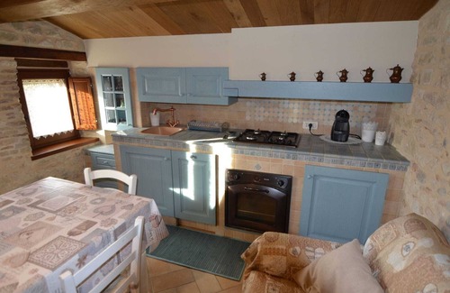 Petrella Guidi Apartment | Charming Hillside Escape