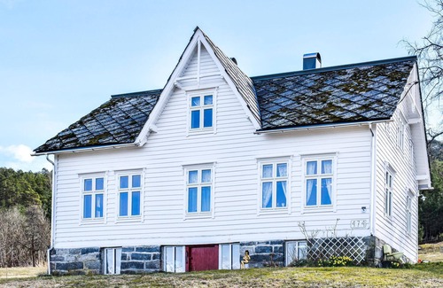 Hardangerfjord House | Charming historic house in the idyll of Hardangerfjord.
