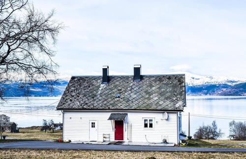 Hardangerfjord House | Charming historic house in the idyll of Hardangerfjord.