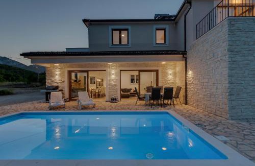 Slime House | Charming holiday home Dolac in rural area with pool