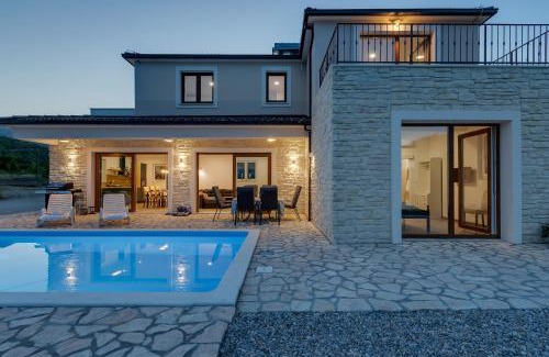Slime House | Charming holiday home Dolac in rural area with pool