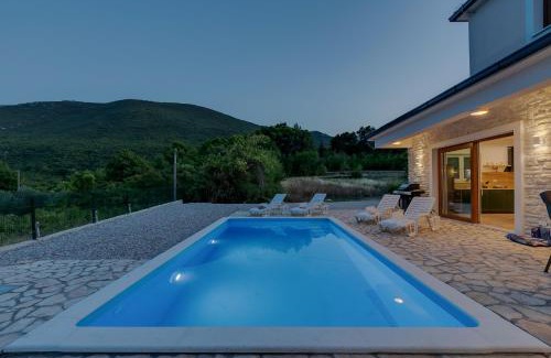 Slime House | Charming holiday home Dolac in rural area with pool