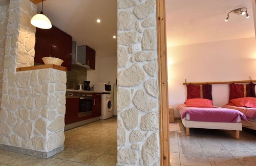 Varsberg House | Charming holiday home with terrace in Varsberg