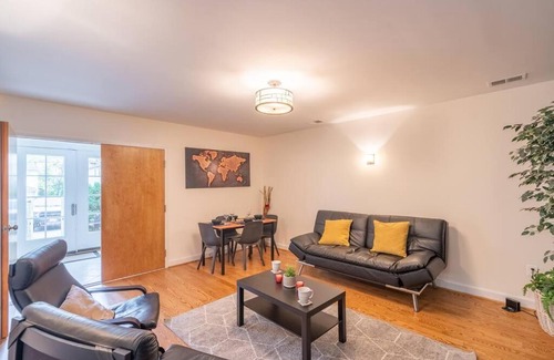 Arlington Views House | Charming Home Minutes From Nation's Capital