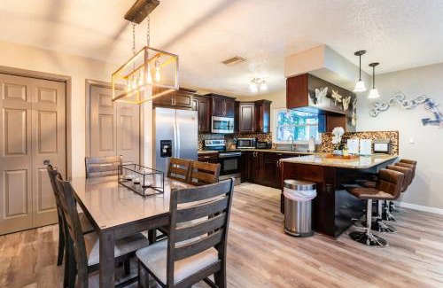 Palm Harbor House | Charming home w private heated pool & hot tub