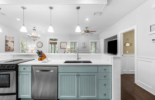 Seacrest Cottage | Charming home walking distance to Beach & Pool 3 big beds. Sleeps 6