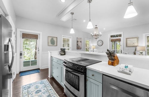 Seacrest Cottage | Charming home walking distance to Beach & Pool 3 big beds. Sleeps 6