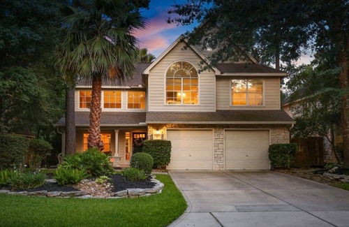 Alden Bridge House | Charming Home with Heated Pool and Spa in The Woodlands