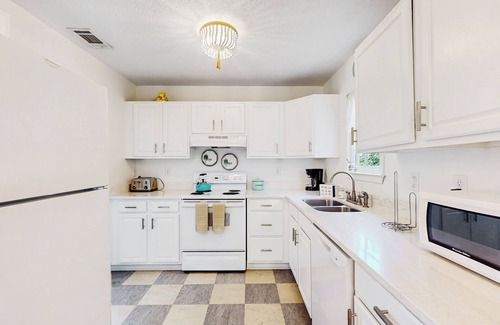 Beach Institute Apartment | Charming home with shared patio, backyard dining & cozy reading nook