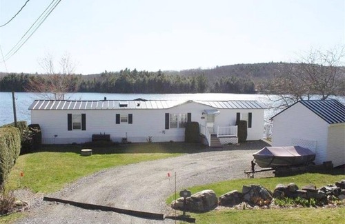 Augusta House | Charming House 13 feet from lake with Breathtaking Water Views for Rent