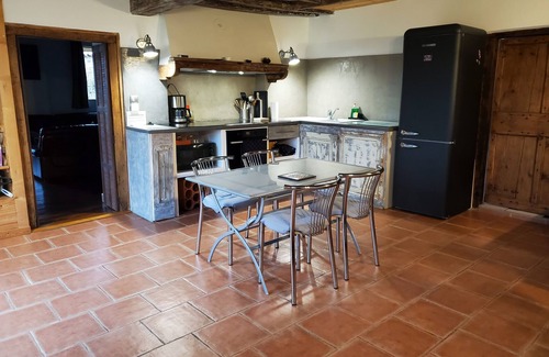 Chirassimont House | Charming house 135m2 av fenced. quiet and dog friendly place