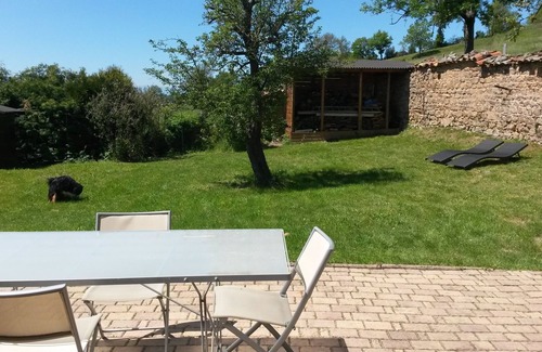 Chirassimont House | Charming house 135m2 av fenced. quiet and dog friendly place