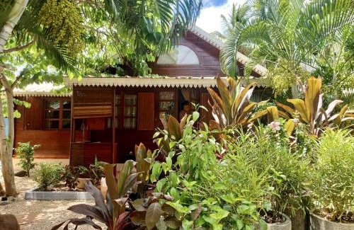 Albion House | Charming house in Albion + enclosed garden and shared pool