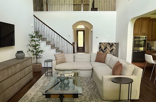 Tomball House | Charming house in The Woodlands, walking distance from cafes, H-E-B and more