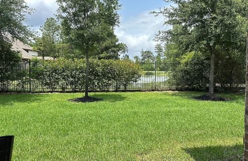 Tomball House | Charming house in The Woodlands, walking distance from cafes, H-E-B and more