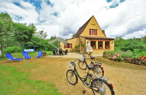 Proissans Cottage | Charming House with Garden, Near Sarlat, Free eBikes & Pet-Friendly
