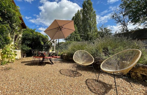 Le Pin-la-Garenne Cottage | Charming Independent House with Garden, Pond, and Modern Amenities in Tranquil Hamlet
