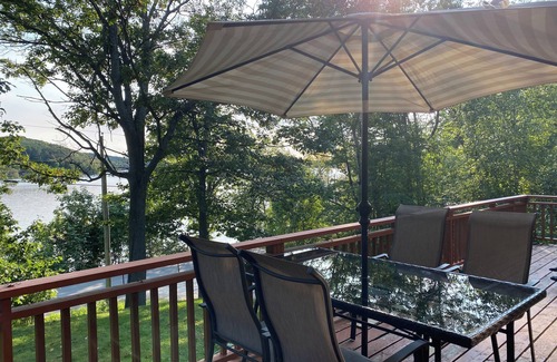Katrine House | Charming lakefront cottage on Little Doe Lake in Muskoka