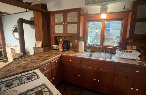 Hopatcong House | Charming lakehouse on the water, 2 slip dock, full bar on the water