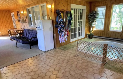Selwyn House | Charming Lakeside Retreat: Cozy and Convenient on Chemong Lake