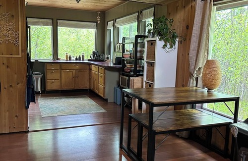 Talkeetna Cabin | Charming loft cabin just 7 minutes from downtown