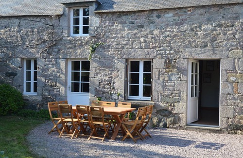 Plevenon House | Charming longère, quiet location, sleeps 10-12, Cap Fréhel. Beaches and GR 34 5 minutes away.