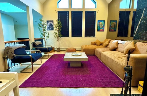 Fort Salonga House | Charming Long Island Family Getaway with Pool. An hour from Hamptons