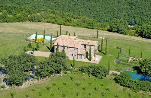 Il Poggio Villa | Charming & luxurious country villa, designer interiors, heated pool, great views