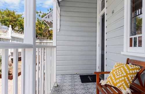 Merewether House | Charming Merewether Cottage