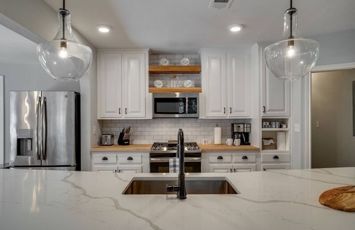 Glenview-Pinegrove House | Charming Midtown Gem!