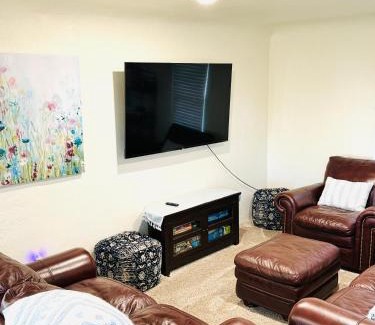 Buena House | Charming Modernized Farmhouse