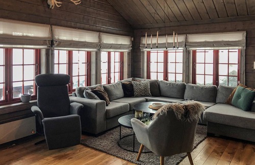 Ljosland House | Charming mountain lodge in the solitude of nature.