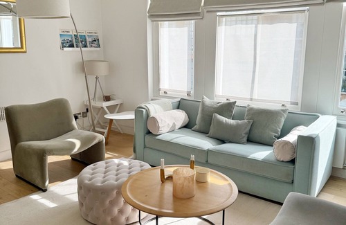 Holland Park Apartment | Charming Notting Hill 2 Storey Flat with Terrace with Private Entrance