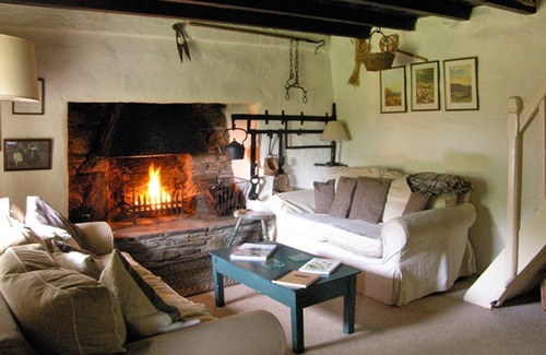 Ahakista Cottage | Charming old cottage overlooking Dunmanus Bay