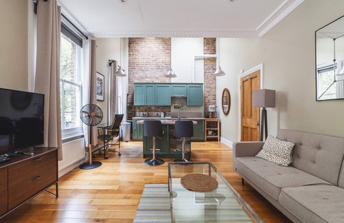 Ravenscourt Park Apartment | Charming One-Bed Oasis in Hammersmith