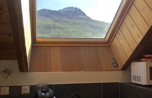 Forville Apartment | Charming Penthouse with a Garden - 4 mins from the ski slopes