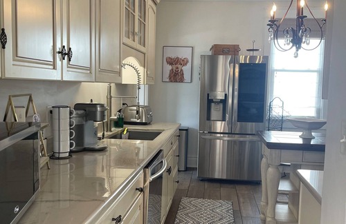 Bridgewater House | Charming Pet-Friendly Stay: Walk BC, 7.5 mi to JMU, walk to Dining, Parks & more