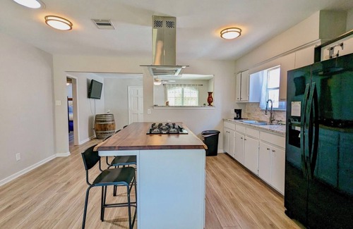 Washington Ave./ Memorial Park House | Charming Pet friendly 2-bedroom house in lovely Houston inside the loop