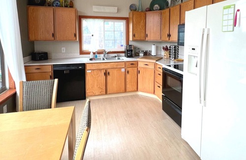 Long Beach House | Charming Private Home - Walk to DT and the Beach!