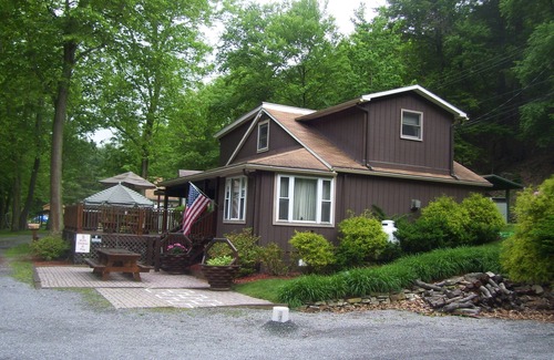 Bedford Cottage | Charming, quiet, riverfront, scenic, private
