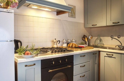 Scheggia Apartment | Charming recently renovated Apt 3bd/2bt in Tuscan countryside w shared pool