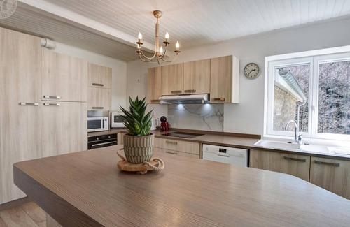 Marlhes Cottage | Charming Renovated Cottage with Private Garden, Wifi included
