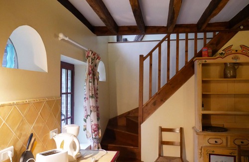Coullons Cottage | Charming Renovated Farmhouse with Garden near Gien
