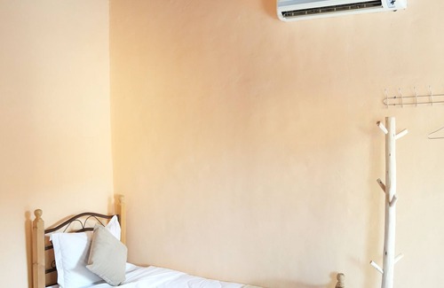 Foum Zguid House | Charming riad in wonderful Foum Zguid with fitness room, AC