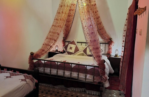 Fes House | Charming riad with 8 bedrooms and WiFi, AC in welcoming Fes