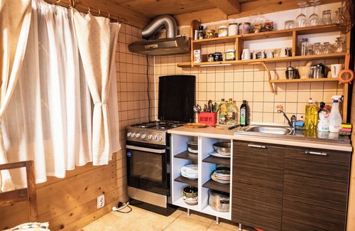 Campulung Moldovenesc House | Charming 2-bedroom house with WiFi in Campulung Moldovenesc
