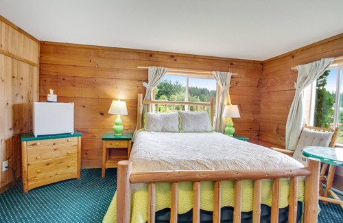 Deer Harbor House | Charming room with nature views, fireplace & grill area - walk to the beach