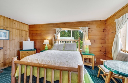 Deer Harbor House | Charming room with nature views, fireplace & grill area - walk to the beach